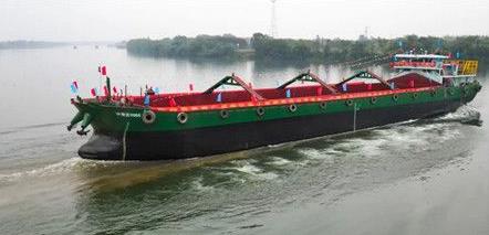广西内河首艘5000吨级纯LNG（液化天然气）动力集散两用船“中海运9955”号顺利下水
